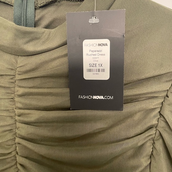 Fashion Nova Green Ruched Dress Size 1X NWT - Picture 3 of 3